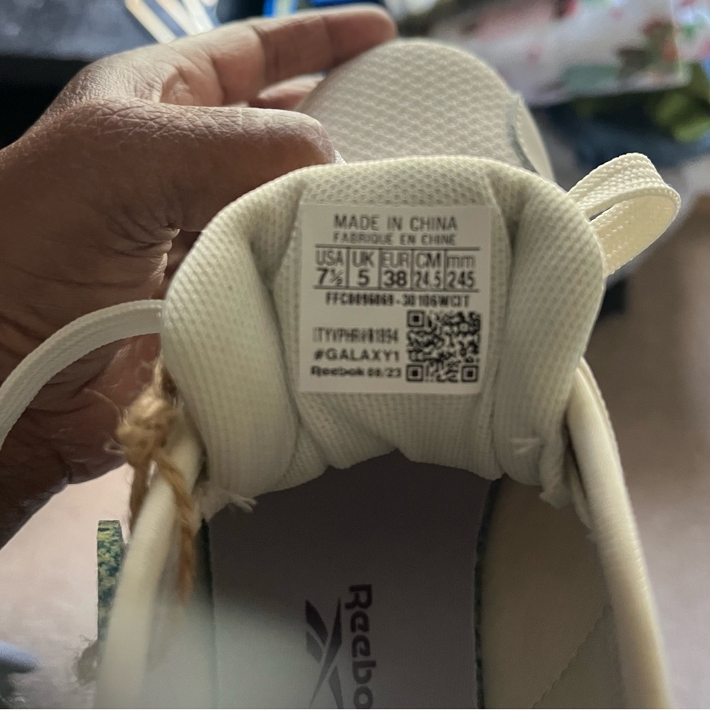 Reebok Off-White Athletic Shoes - Picture 2 of 6
